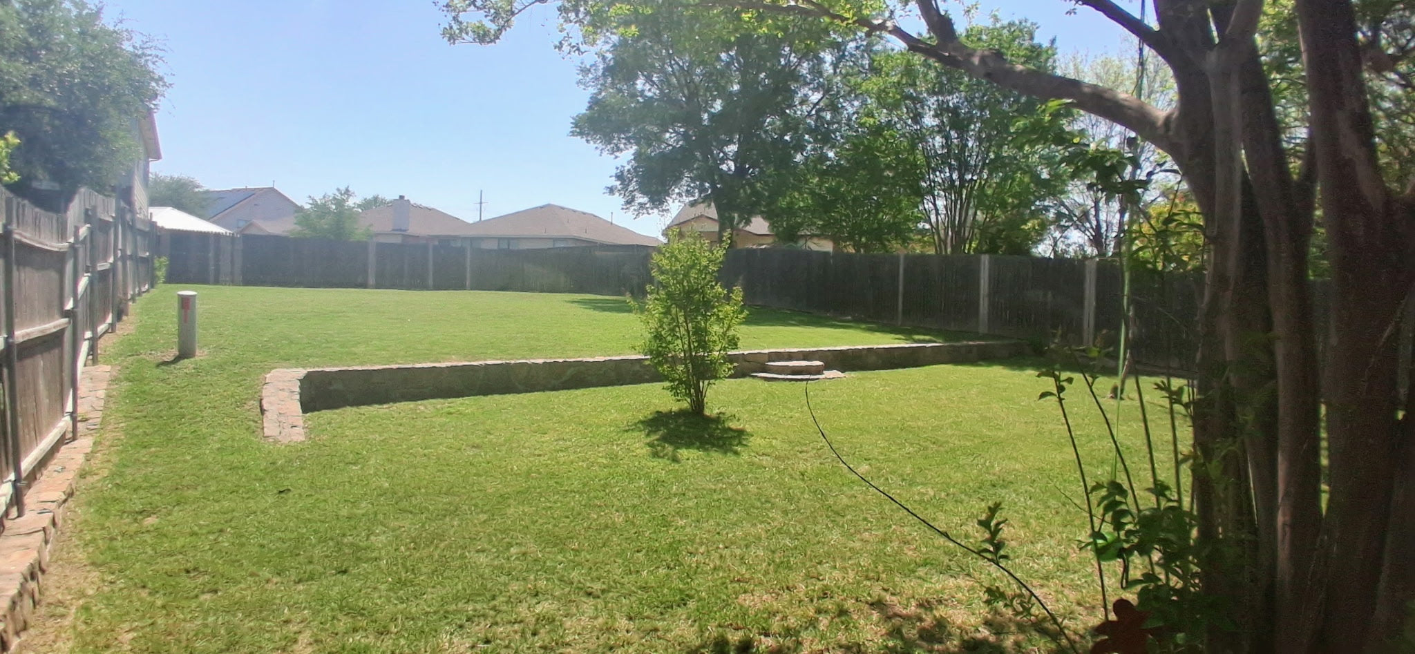 Full Lawn Service (Front & Back Yard)